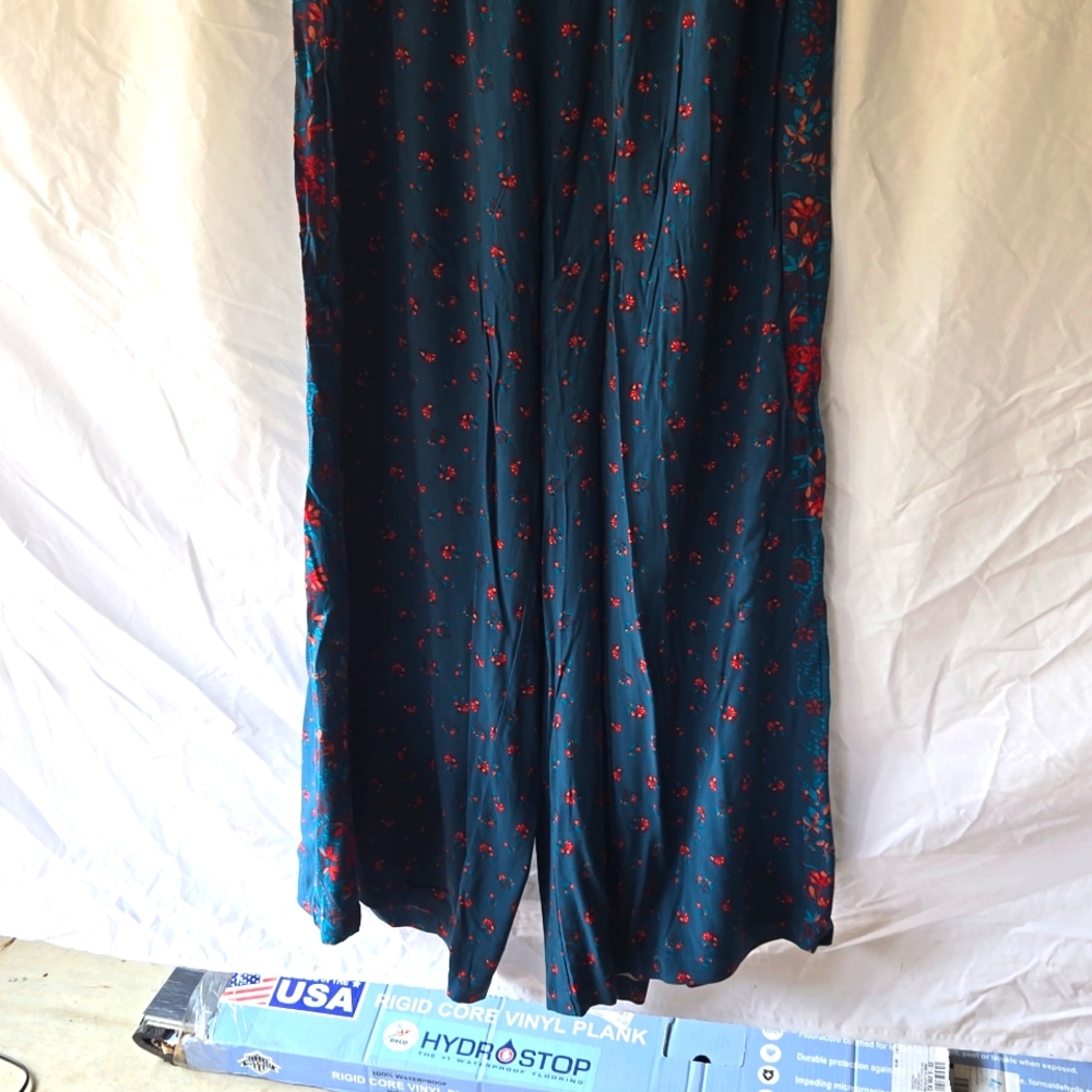 Torrid pull on Wide leg pants